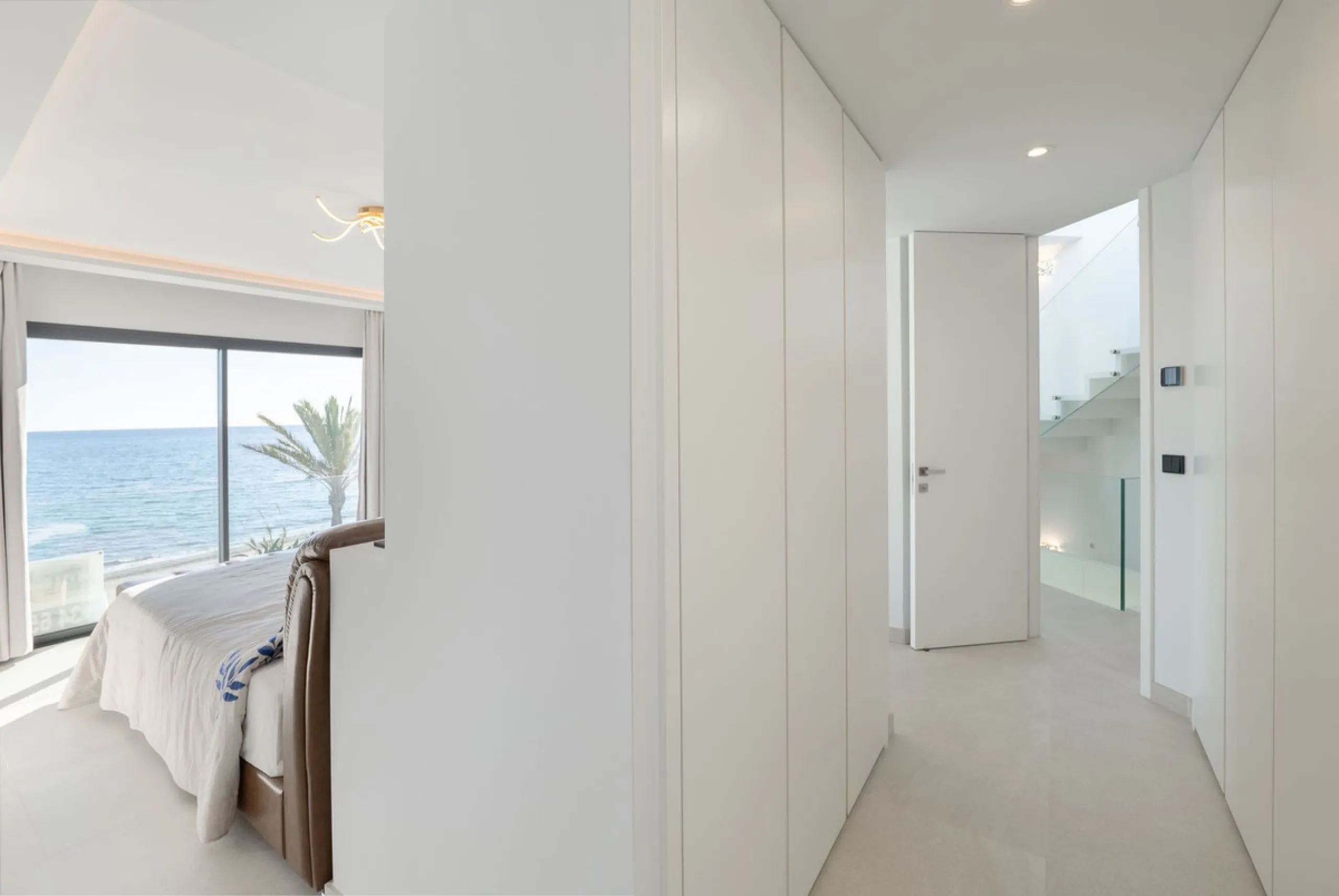 House - Townhouse в продаже в Estepona, Málaga. В доме 3 спален и 4 ванных комнат. Площадь дома 364 м². Площадь участка 108 м²