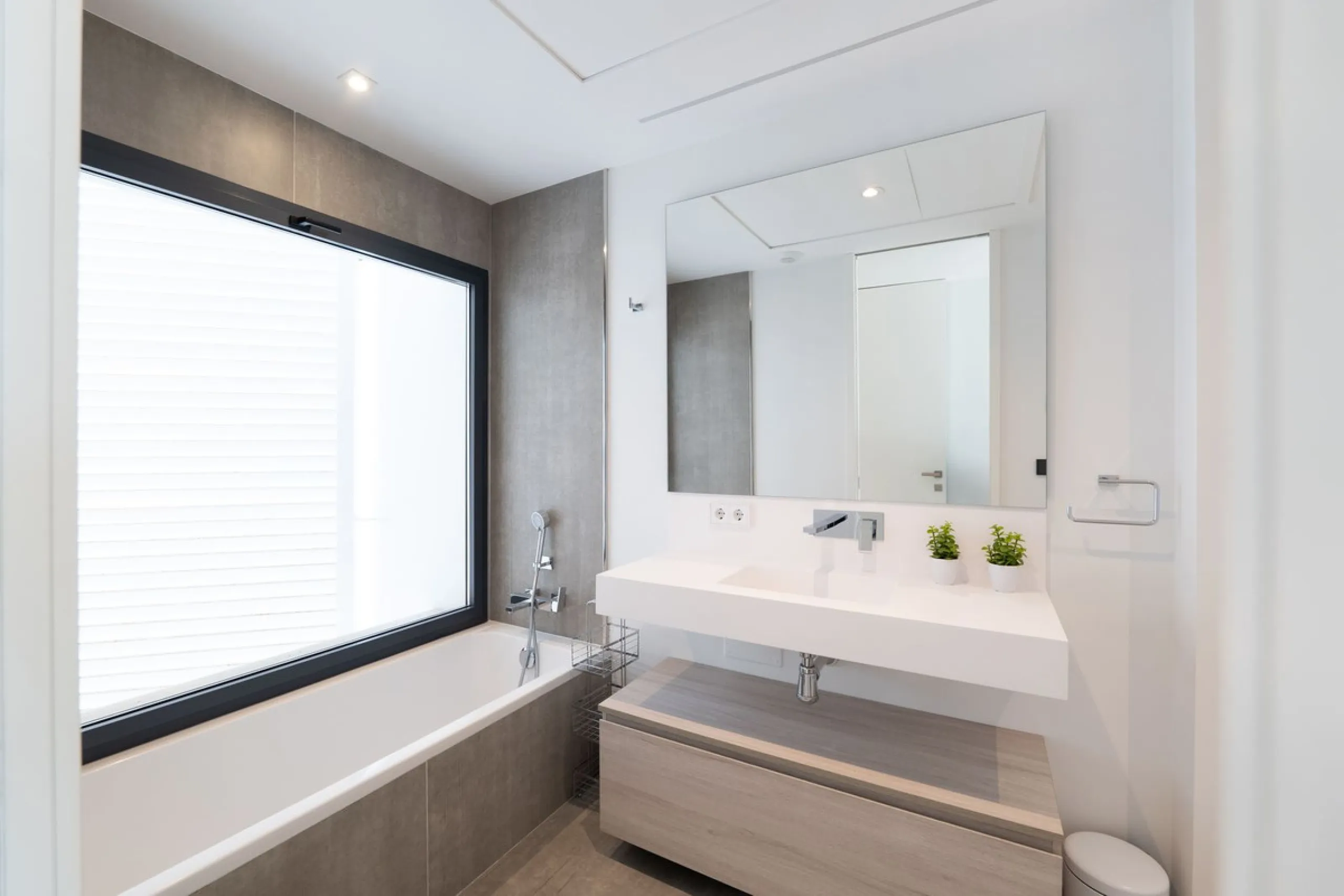 House - Townhouse в продаже в Estepona, Málaga. В доме 3 спален и 4 ванных комнат. Площадь дома 364 м². Площадь участка 108 м²
