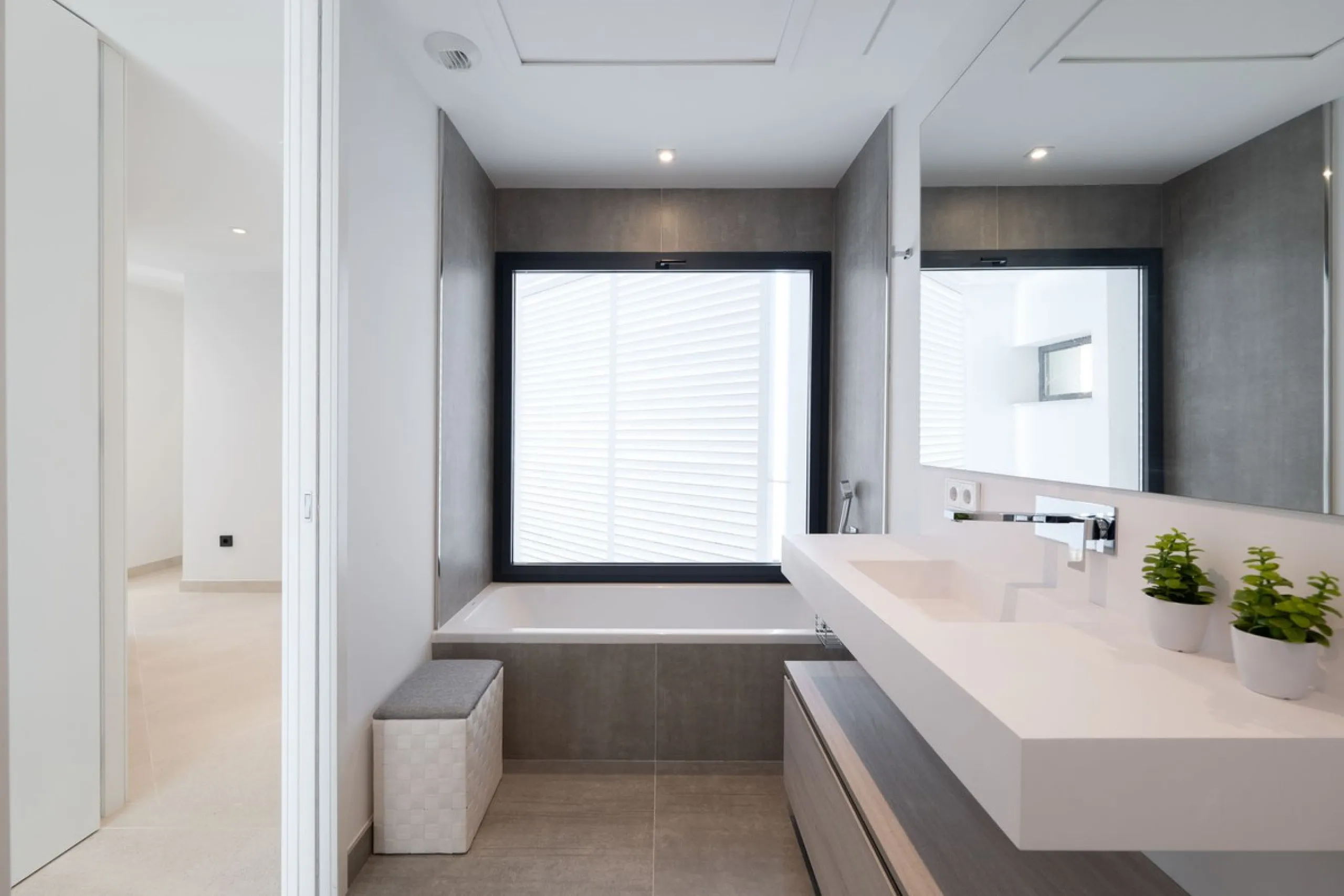 House - Townhouse в продаже в Estepona, Málaga. В доме 3 спален и 4 ванных комнат. Площадь дома 364 м². Площадь участка 108 м²