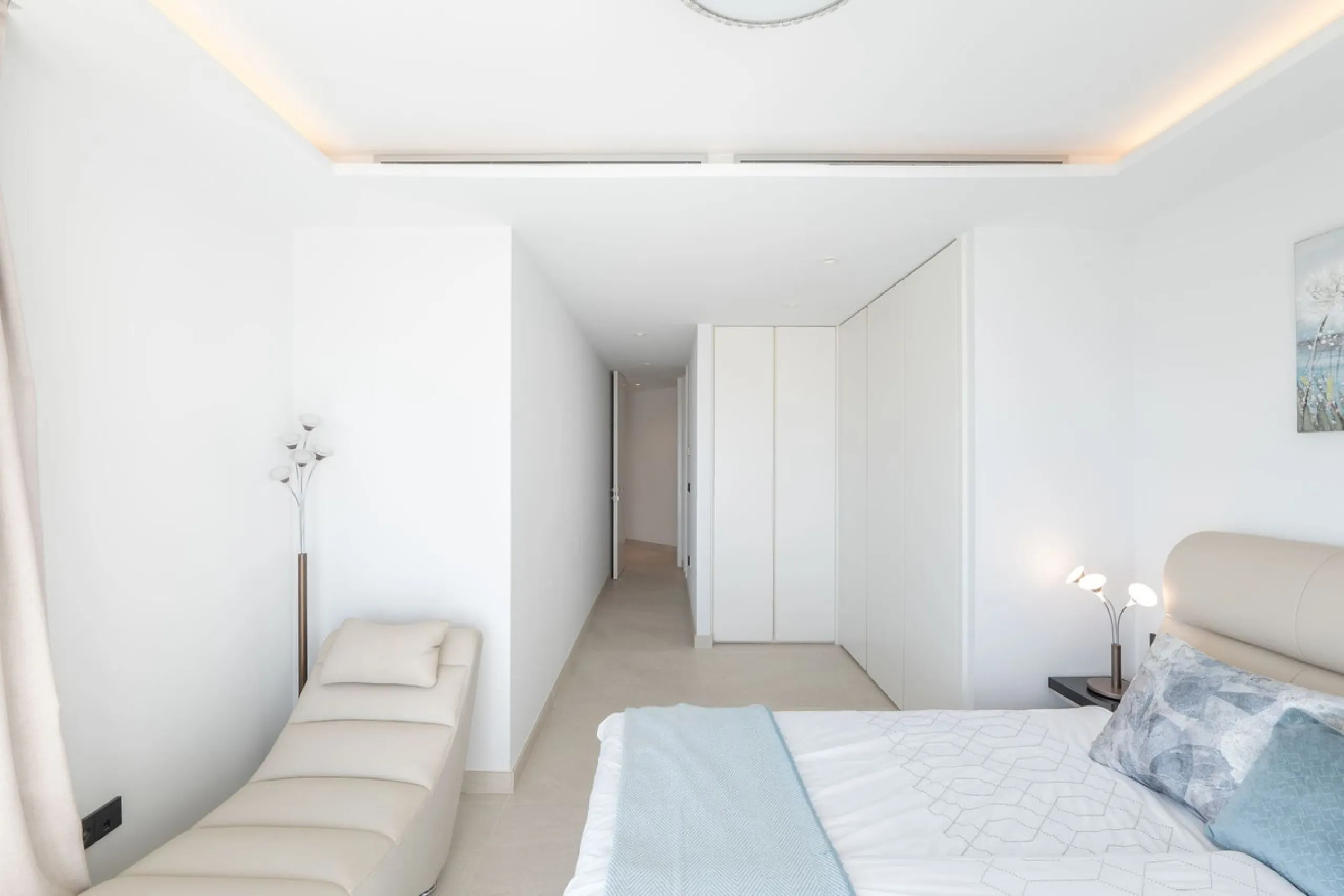 House - Townhouse в продаже в Estepona, Málaga. В доме 3 спален и 4 ванных комнат. Площадь дома 364 м². Площадь участка 108 м²