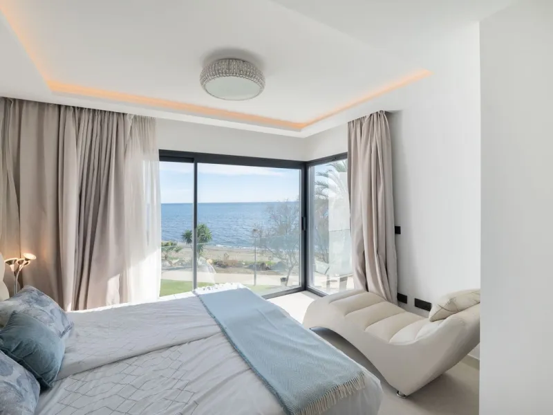 House - Townhouse в продаже в Estepona, Málaga. В доме 3 спален и 4 ванных комнат. Площадь дома 364 м². Площадь участка 108 м²