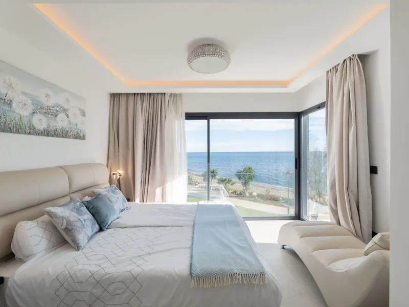 House - Townhouse в продаже в Estepona, Málaga. В доме 3 спален и 4 ванных комнат. Площадь дома 364 м². Площадь участка 108 м²