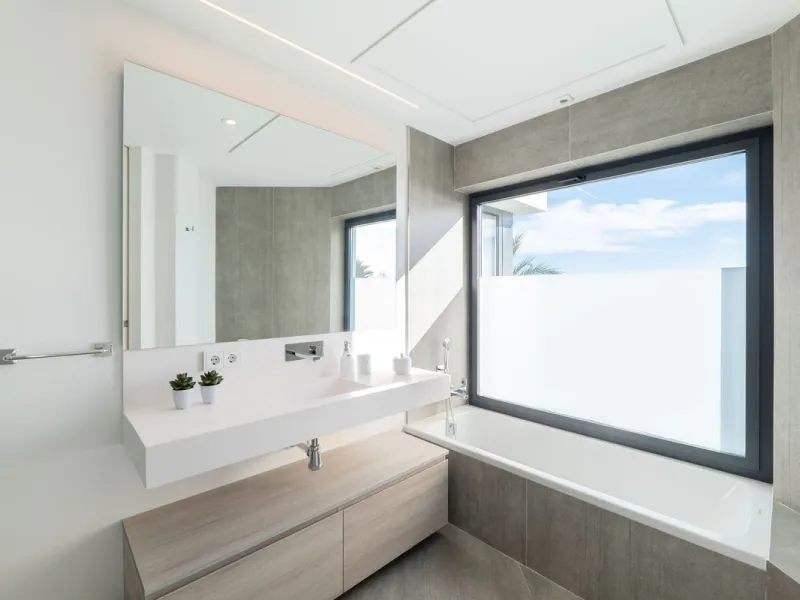 House - Townhouse в продаже в Estepona, Málaga. В доме 3 спален и 4 ванных комнат. Площадь дома 364 м². Площадь участка 108 м²