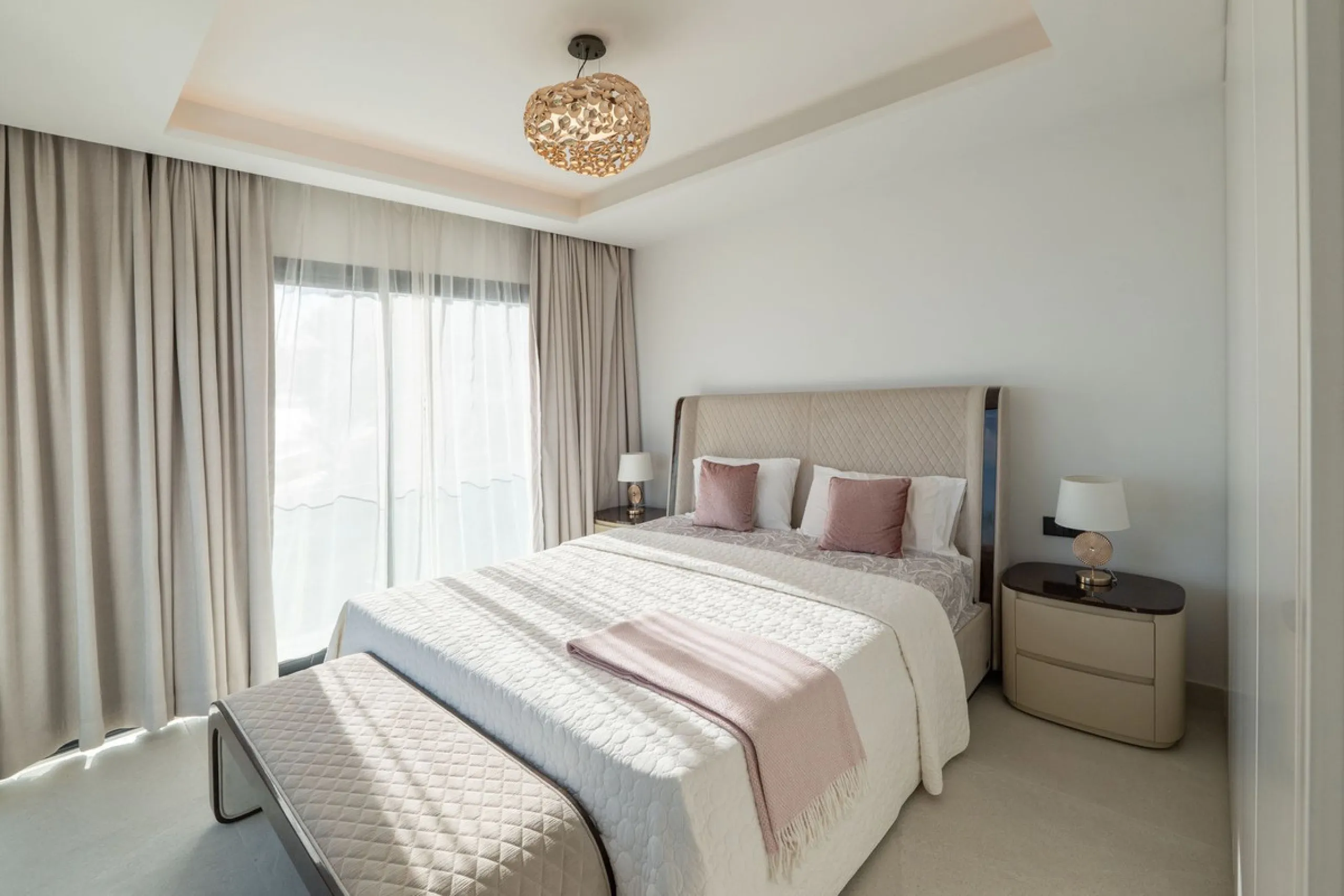 House - Townhouse в продаже в Estepona, Málaga. В доме 3 спален и 4 ванных комнат. Площадь дома 364 м². Площадь участка 108 м²