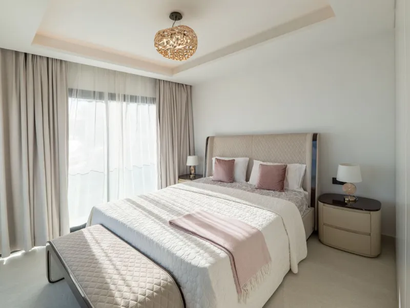 House - Townhouse в продаже в Estepona, Málaga. В доме 3 спален и 4 ванных комнат. Площадь дома 364 м². Площадь участка 108 м²