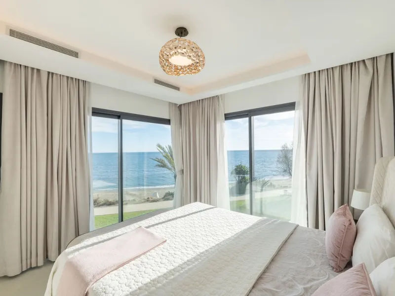 House - Townhouse в продаже в Estepona, Málaga. В доме 3 спален и 4 ванных комнат. Площадь дома 364 м². Площадь участка 108 м²