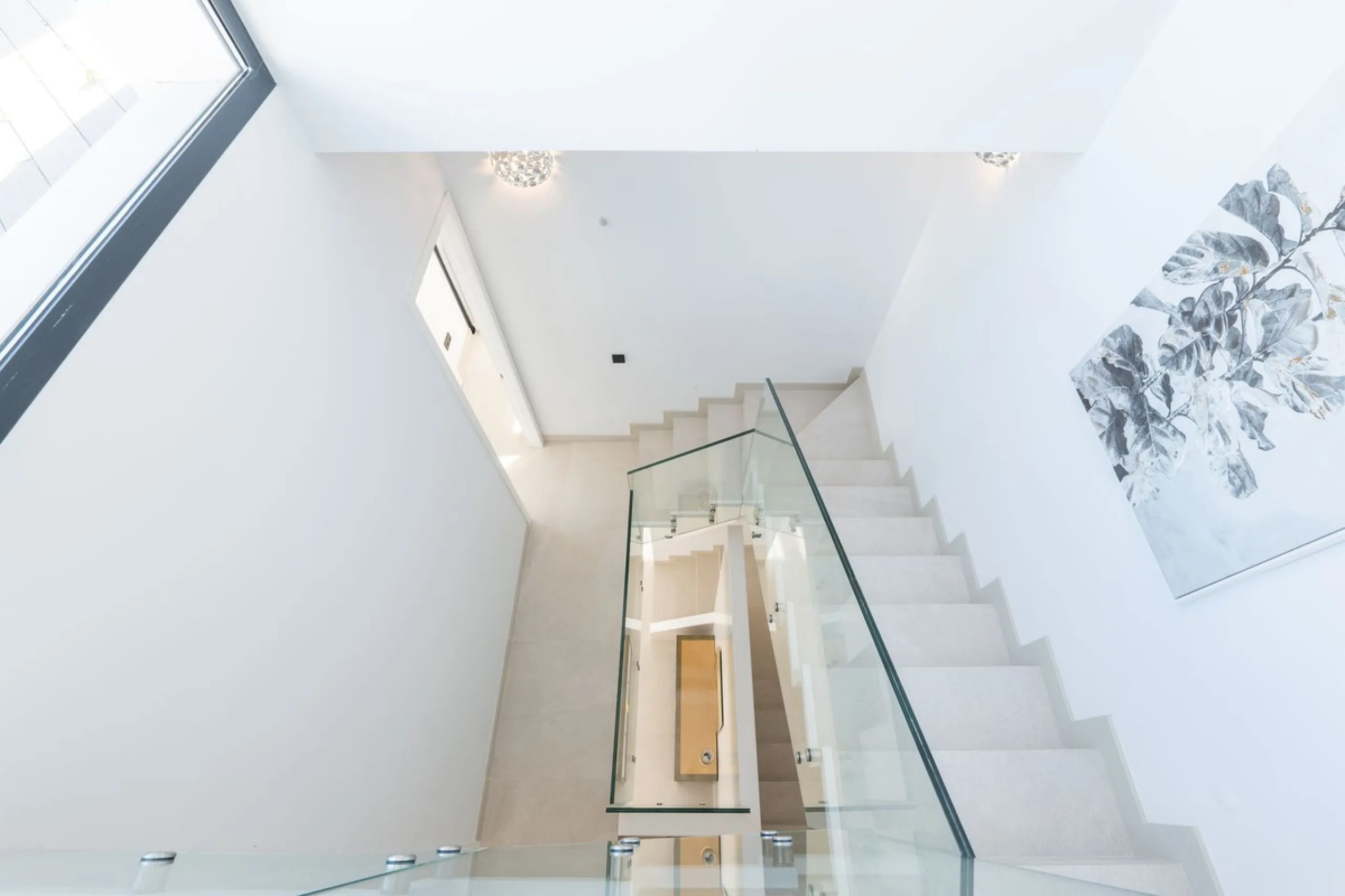 House - Townhouse в продаже в Estepona, Málaga. В доме 3 спален и 4 ванных комнат. Площадь дома 364 м². Площадь участка 108 м²