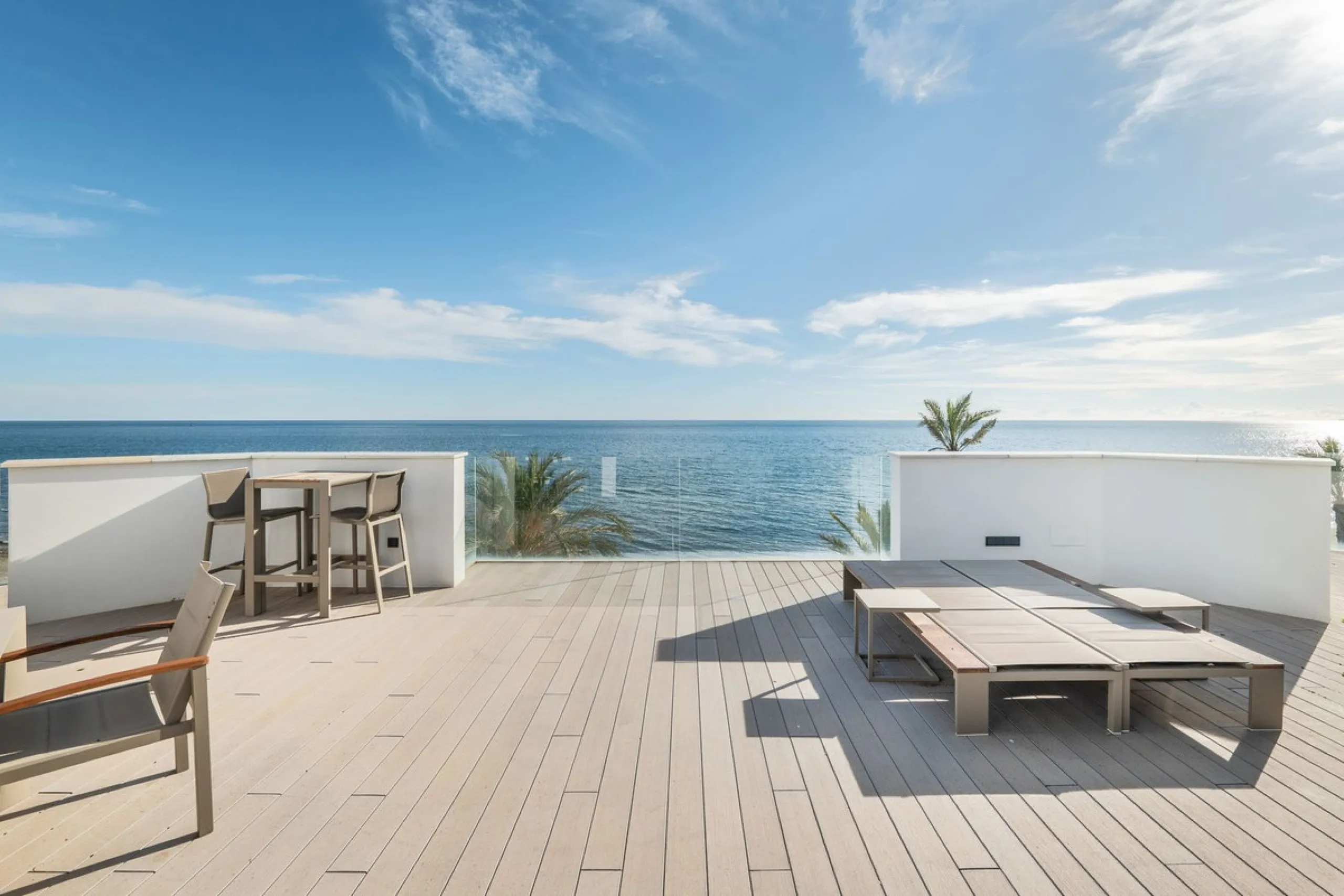 House - Townhouse в продаже в Estepona, Málaga. В доме 3 спален и 4 ванных комнат. Площадь дома 364 м². Площадь участка 108 м²