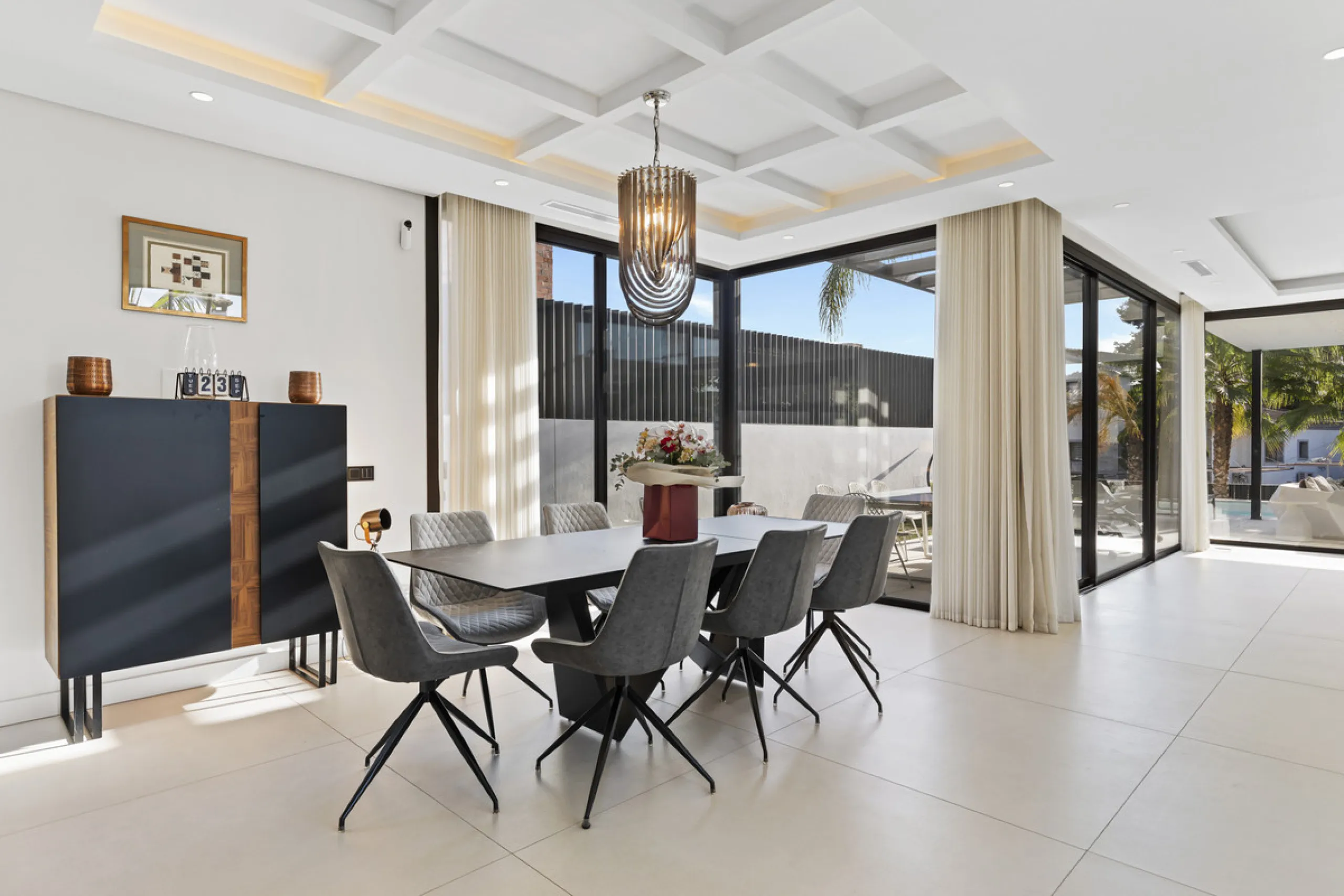Experience the perfect blend of contemporary design and beachside living in this stunning modern villa in San Pedro de Alcántara. Bathed in natural light, the home features sleek, open-plan living with a spacious kitchen and dining area, an office, and a 