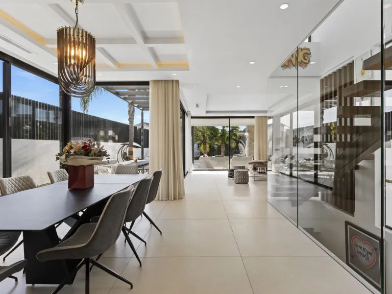 Experience the perfect blend of contemporary design and beachside living in this stunning modern villa in San Pedro de Alcántara. Bathed in natural light, the home features sleek, open-plan living with a spacious kitchen and dining area, an office, and a 