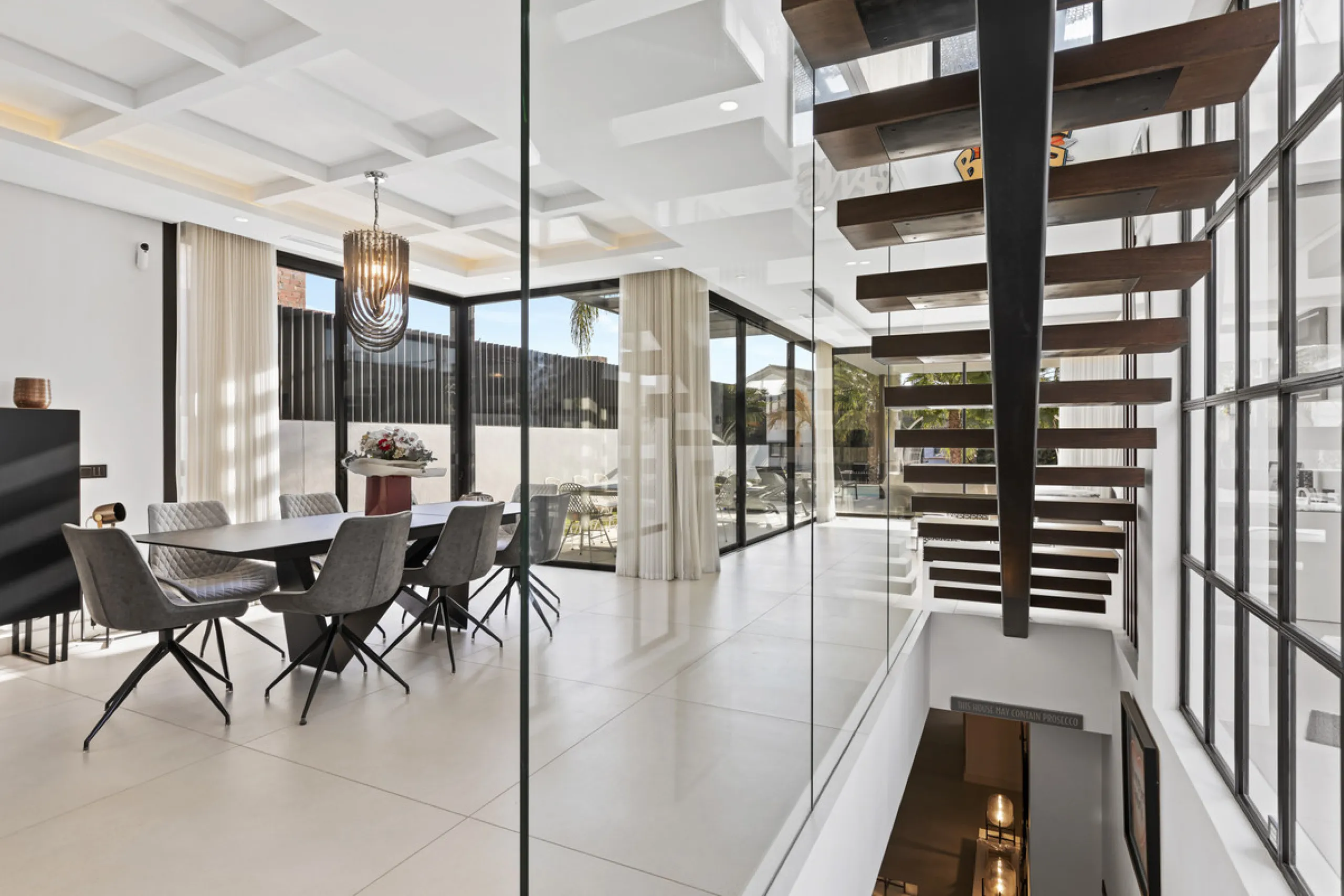 Experience the perfect blend of contemporary design and beachside living in this stunning modern villa in San Pedro de Alcántara. Bathed in natural light, the home features sleek, open-plan living with a spacious kitchen and dining area, an office, and a 