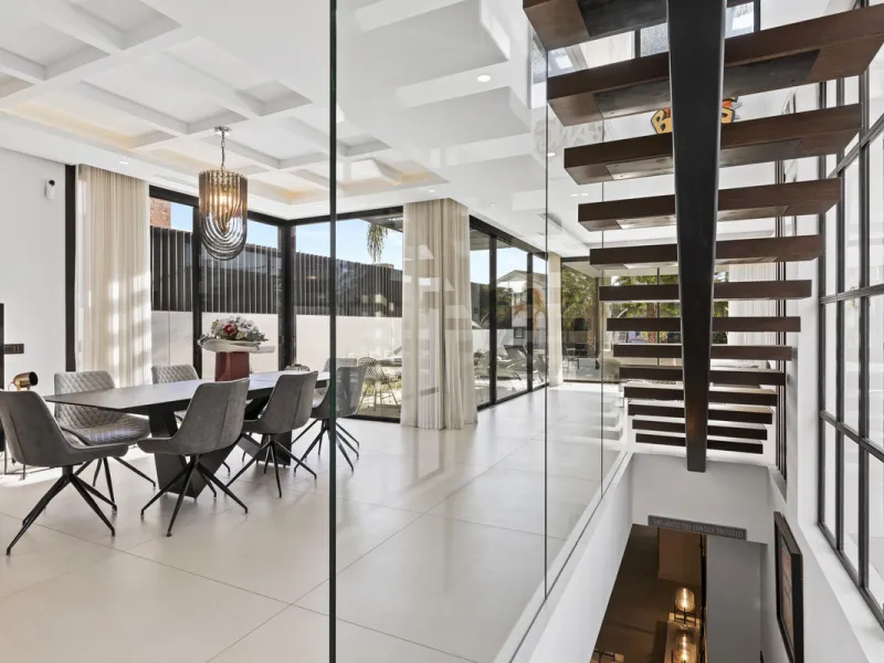 Experience the perfect blend of contemporary design and beachside living in this stunning modern villa in San Pedro de Alcántara. Bathed in natural light, the home features sleek, open-plan living with a spacious kitchen and dining area, an office, and a 