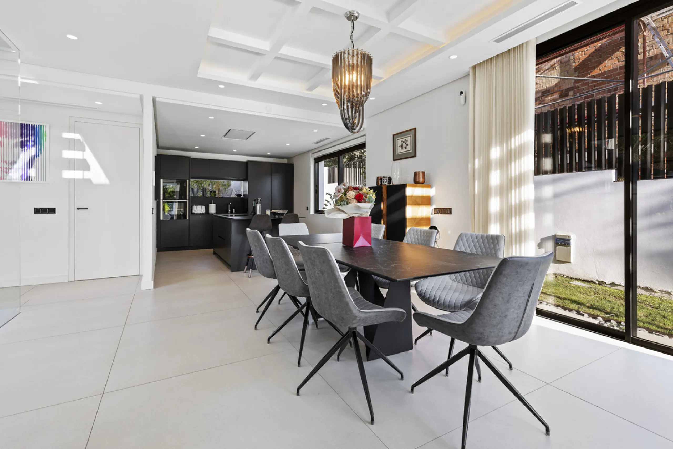 Experience the perfect blend of contemporary design and beachside living in this stunning modern villa in San Pedro de Alcántara. Bathed in natural light, the home features sleek, open-plan living with a spacious kitchen and dining area, an office, and a 