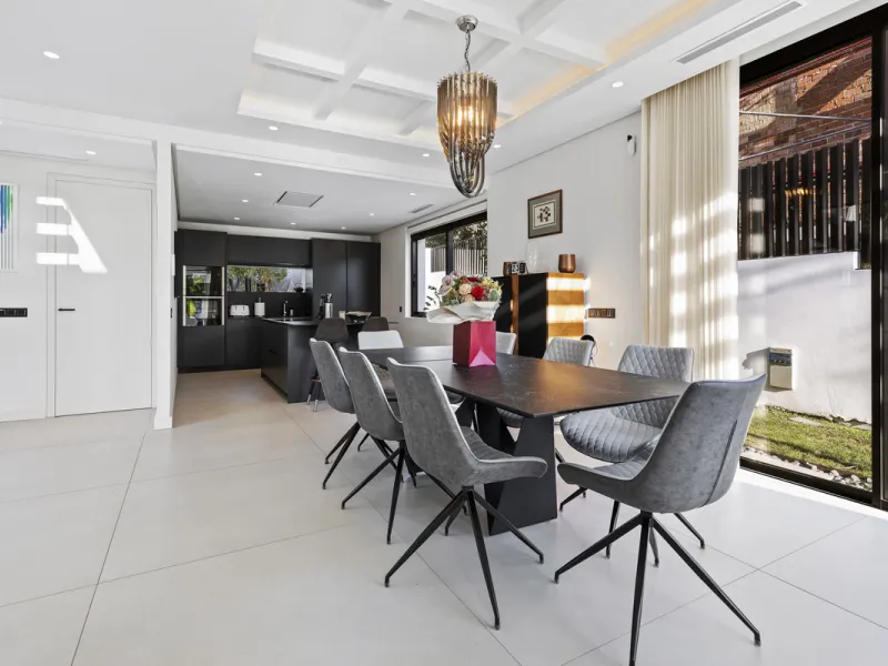 Experience the perfect blend of contemporary design and beachside living in this stunning modern villa in San Pedro de Alcántara. Bathed in natural light, the home features sleek, open-plan living with a spacious kitchen and dining area, an office, and a 