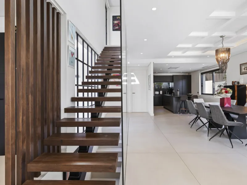 Experience the perfect blend of contemporary design and beachside living in this stunning modern villa in San Pedro de Alcántara. Bathed in natural light, the home features sleek, open-plan living with a spacious kitchen and dining area, an office, and a 