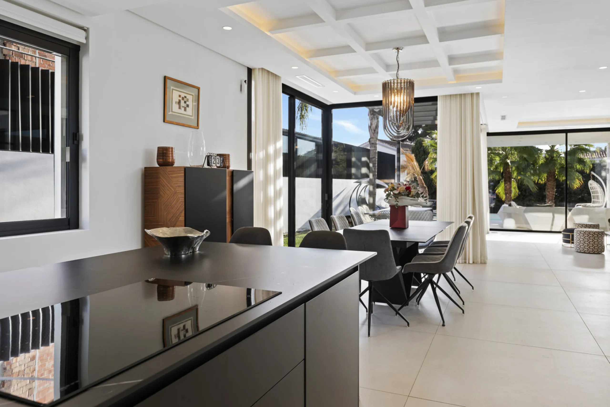 Experience the perfect blend of contemporary design and beachside living in this stunning modern villa in San Pedro de Alcántara. Bathed in natural light, the home features sleek, open-plan living with a spacious kitchen and dining area, an office, and a 