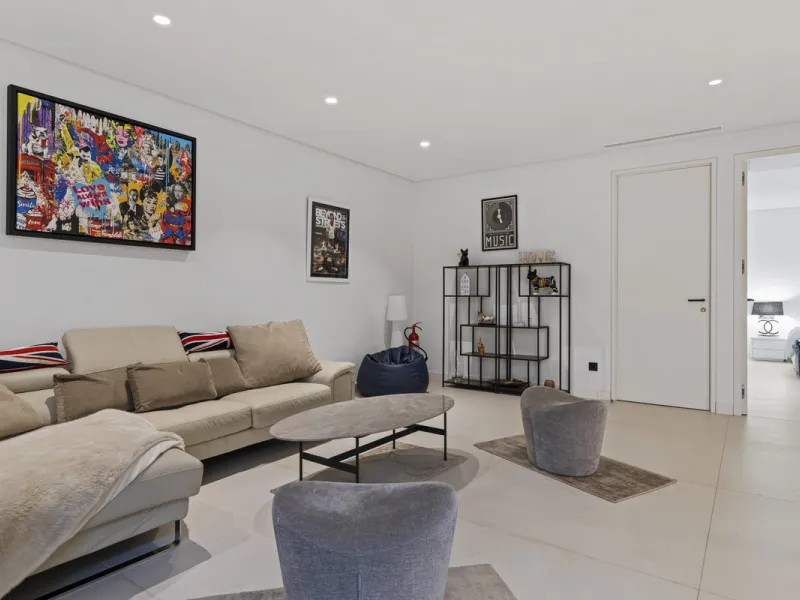 Experience the perfect blend of contemporary design and beachside living in this stunning modern villa in San Pedro de Alcántara. Bathed in natural light, the home features sleek, open-plan living with a spacious kitchen and dining area, an office, and a 