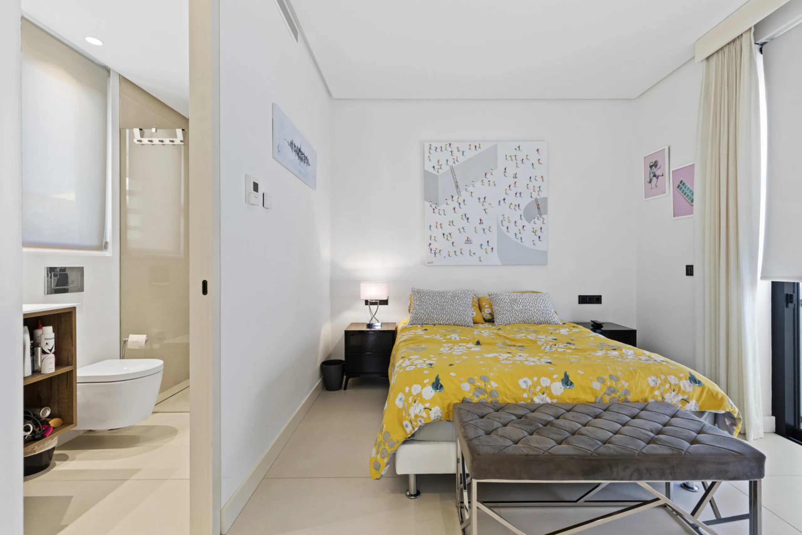 Experience the perfect blend of contemporary design and beachside living in this stunning modern villa in San Pedro de Alcántara. Bathed in natural light, the home features sleek, open-plan living with a spacious kitchen and dining area, an office, and a 