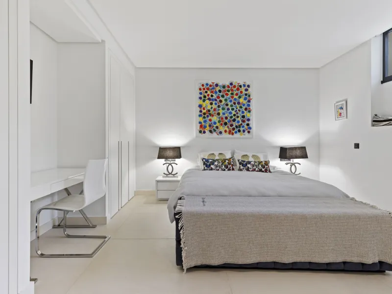 Experience the perfect blend of contemporary design and beachside living in this stunning modern villa in San Pedro de Alcántara. Bathed in natural light, the home features sleek, open-plan living with a spacious kitchen and dining area, an office, and a 