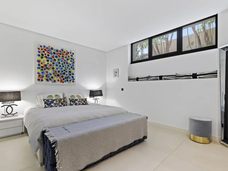 Experience the perfect blend of contemporary design and beachside living in this stunning modern villa in San Pedro de Alcántara. Bathed in natural light, the home features sleek, open-plan living with a spacious kitchen and dining area, an office, and a 