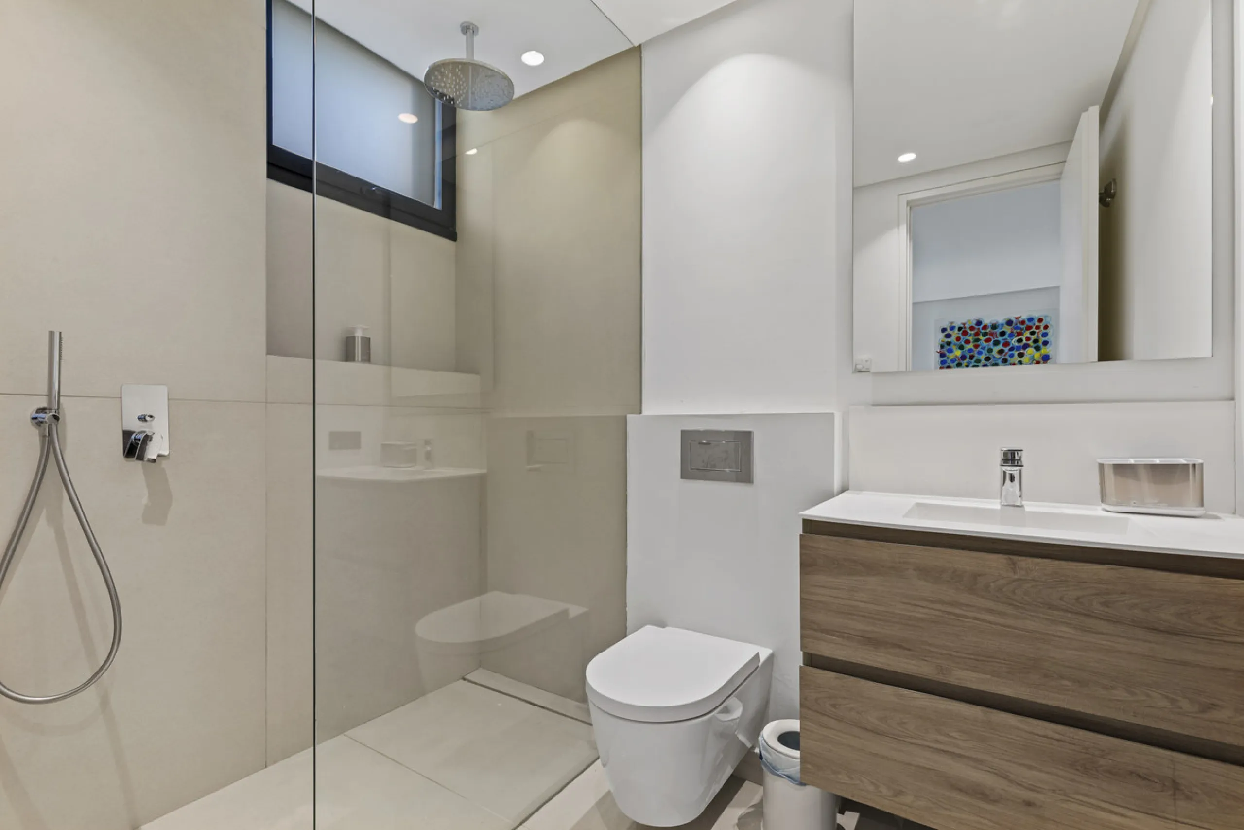 Experience the perfect blend of contemporary design and beachside living in this stunning modern villa in San Pedro de Alcántara. Bathed in natural light, the home features sleek, open-plan living with a spacious kitchen and dining area, an office, and a 
