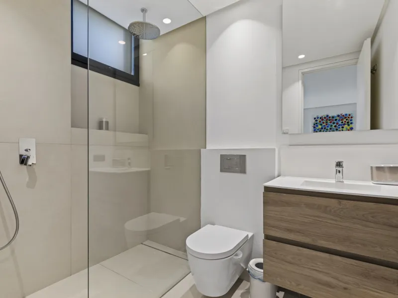 Experience the perfect blend of contemporary design and beachside living in this stunning modern villa in San Pedro de Alcántara. Bathed in natural light, the home features sleek, open-plan living with a spacious kitchen and dining area, an office, and a 