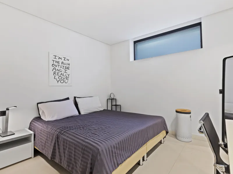 Experience the perfect blend of contemporary design and beachside living in this stunning modern villa in San Pedro de Alcántara. Bathed in natural light, the home features sleek, open-plan living with a spacious kitchen and dining area, an office, and a 