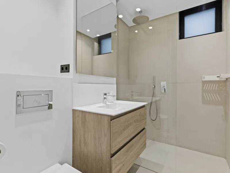 Experience the perfect blend of contemporary design and beachside living in this stunning modern villa in San Pedro de Alcántara. Bathed in natural light, the home features sleek, open-plan living with a spacious kitchen and dining area, an office, and a 