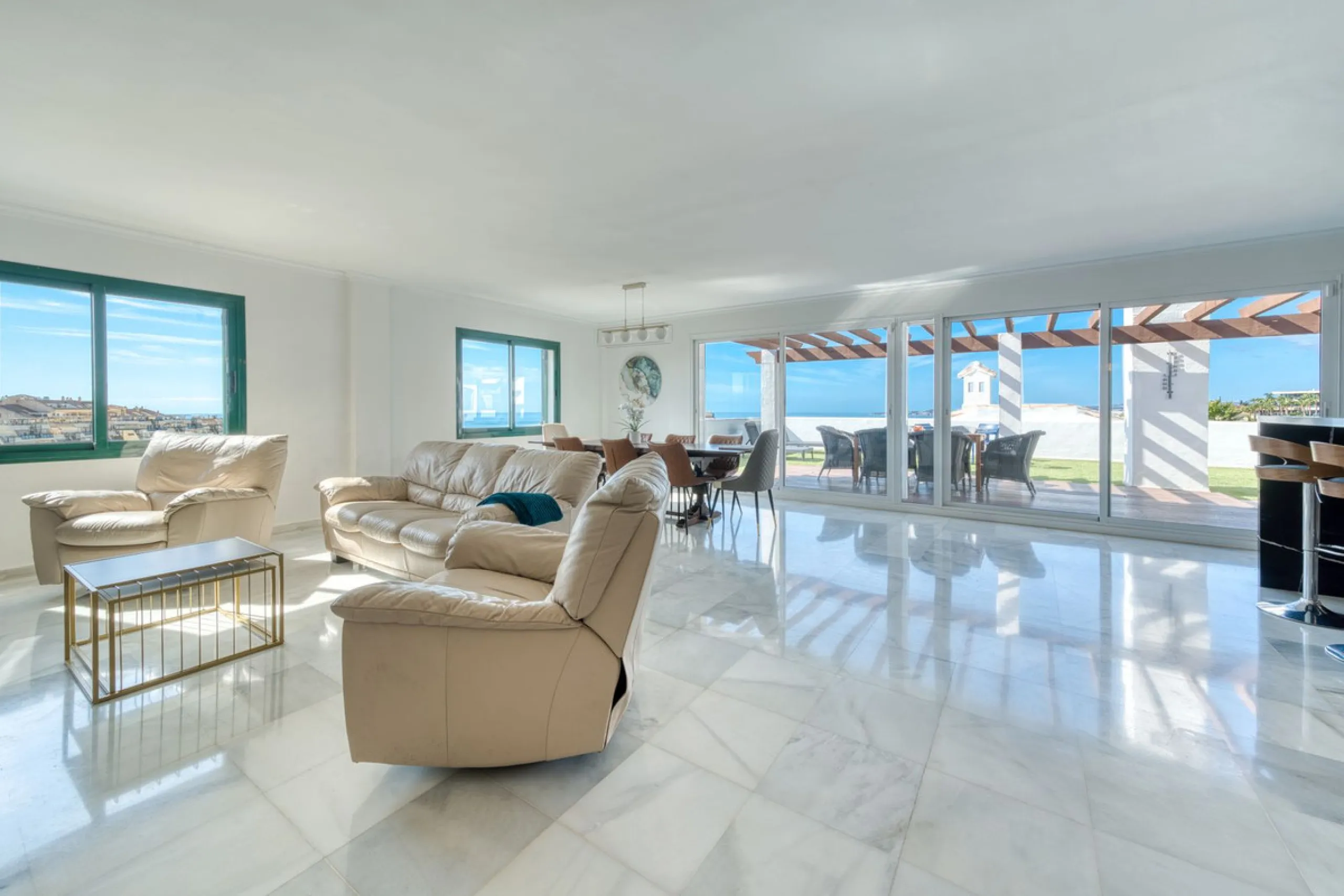 Welcome to this exceptional and truly unique "Villa in the Sky"