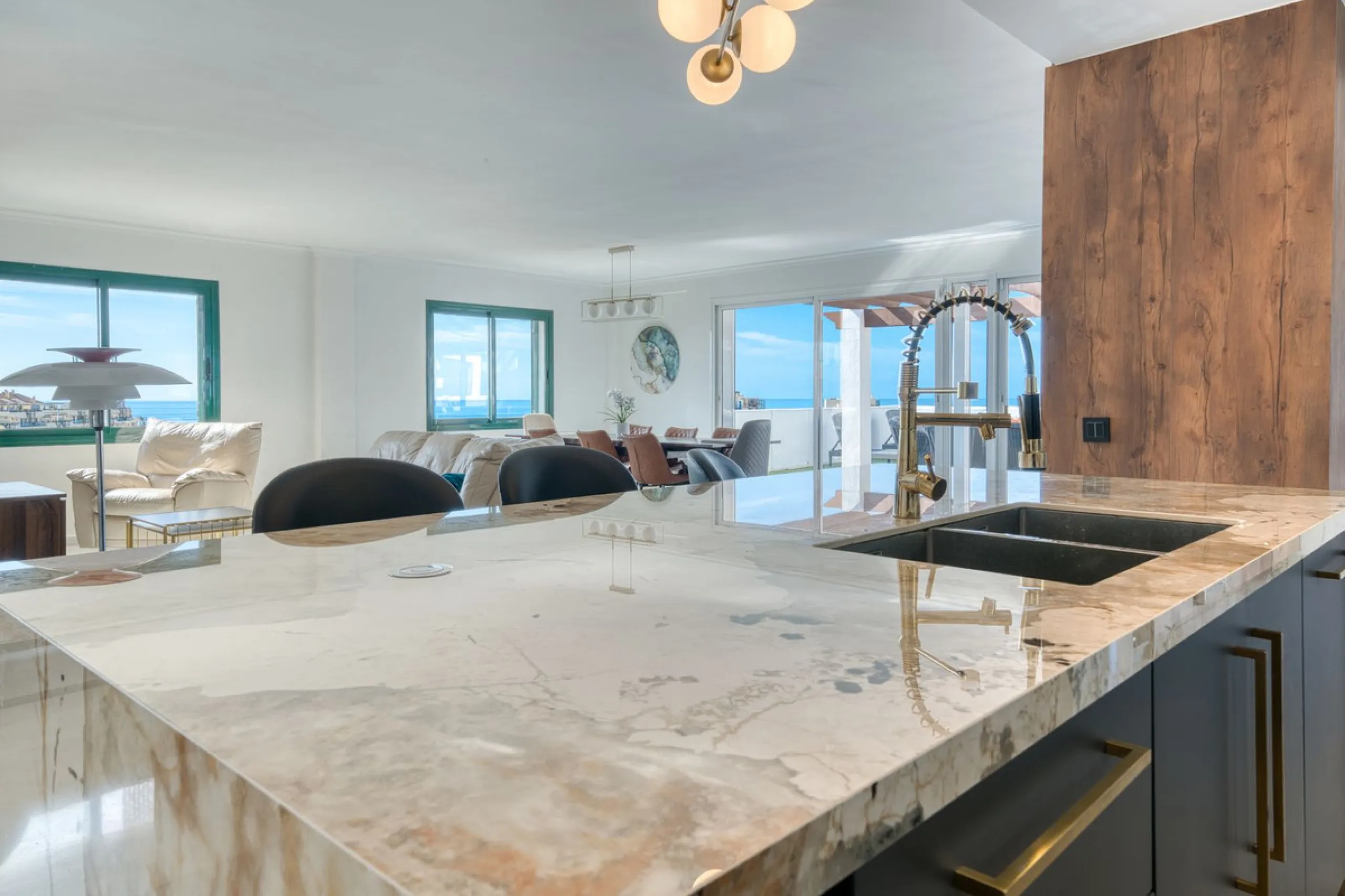 Welcome to this exceptional and truly unique "Villa in the Sky"