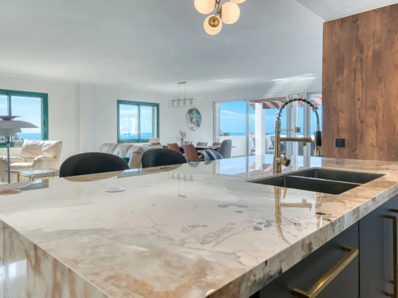 Welcome to this exceptional and truly unique "Villa in the Sky"