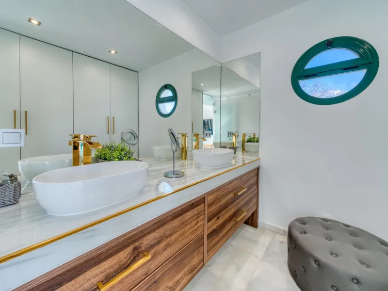 Welcome to this exceptional and truly unique "Villa in the Sky"
