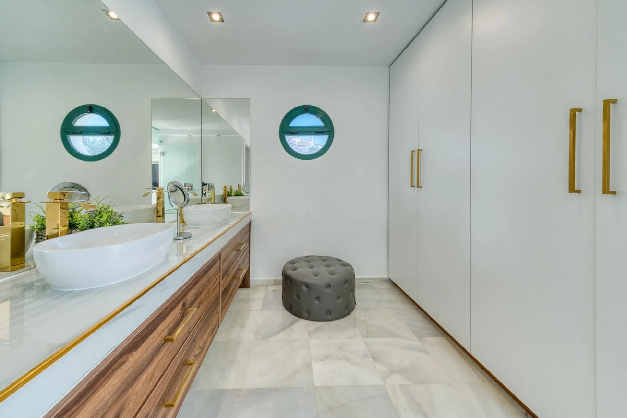 Welcome to this exceptional and truly unique "Villa in the Sky"