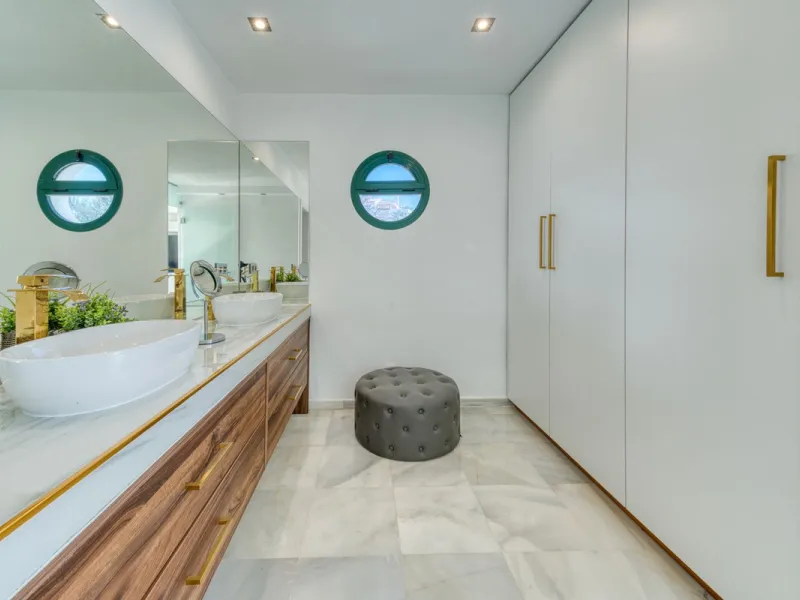 Welcome to this exceptional and truly unique "Villa in the Sky"