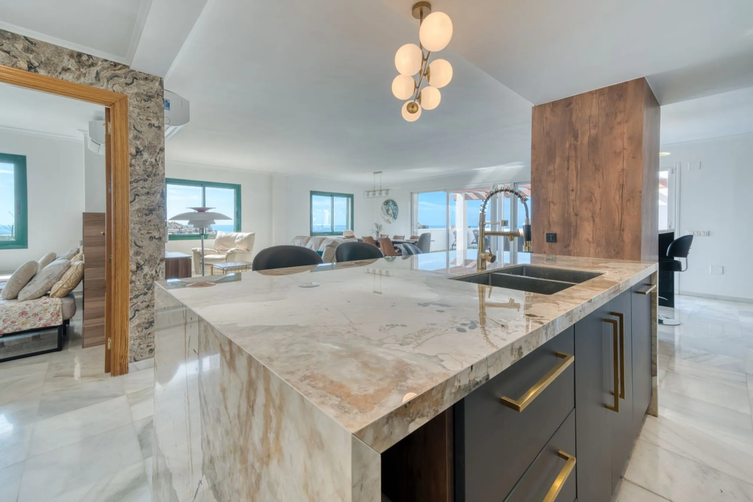 Welcome to this exceptional and truly unique "Villa in the Sky"