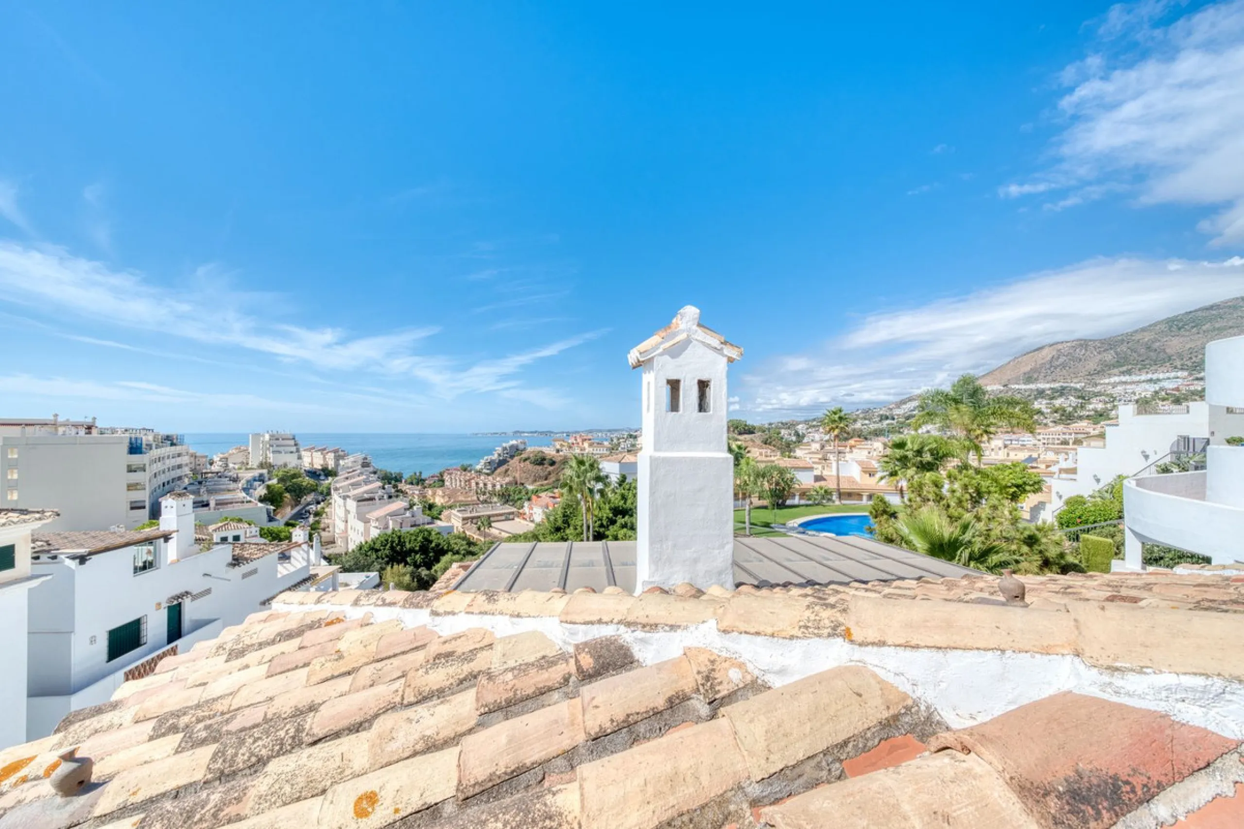 Welcome to this exceptional and truly unique "Villa in the Sky"