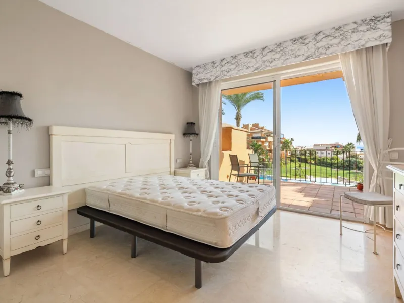 Apartment - Middle Floor Apartment в продаже в Manilva, Málaga. В доме 3 спален и 2 ванных комнат. Площадь дома 110 м²