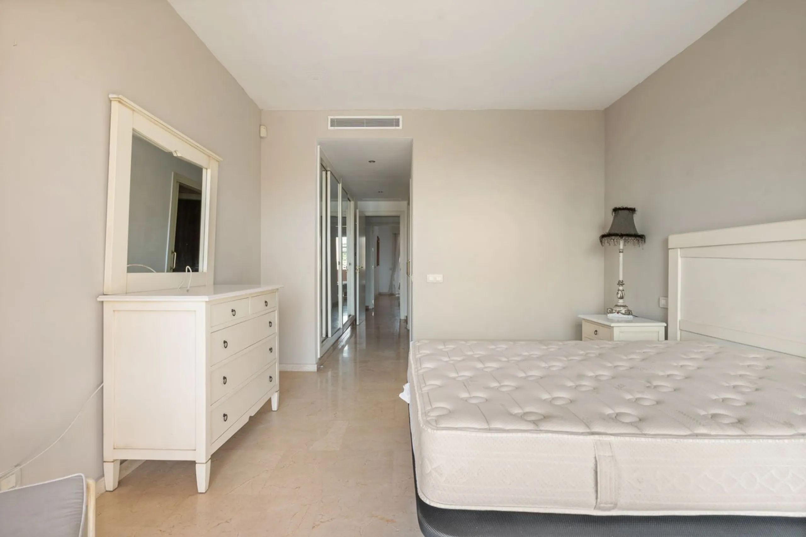 Apartment - Middle Floor Apartment в продаже в Manilva, Málaga. В доме 3 спален и 2 ванных комнат. Площадь дома 110 м²