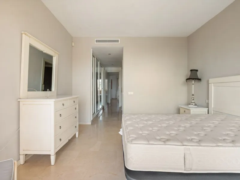 Apartment - Middle Floor Apartment в продаже в Manilva, Málaga. В доме 3 спален и 2 ванных комнат. Площадь дома 110 м²