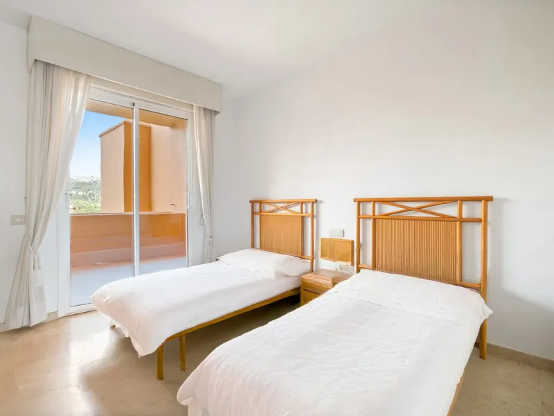 Apartment - Middle Floor Apartment в продаже в Manilva, Málaga. В доме 3 спален и 2 ванных комнат. Площадь дома 110 м²