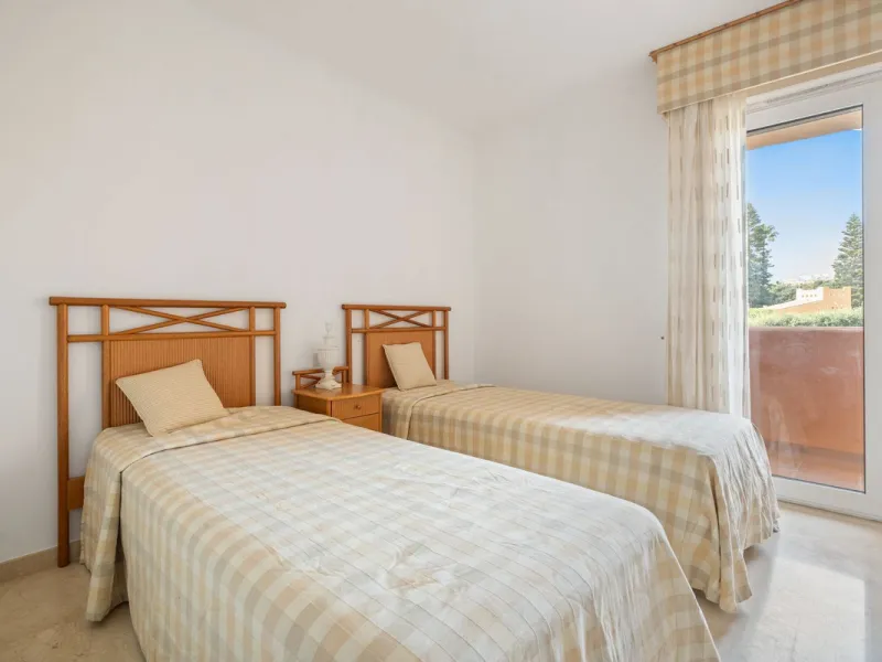 Apartment - Middle Floor Apartment в продаже в Manilva, Málaga. В доме 3 спален и 2 ванных комнат. Площадь дома 110 м²