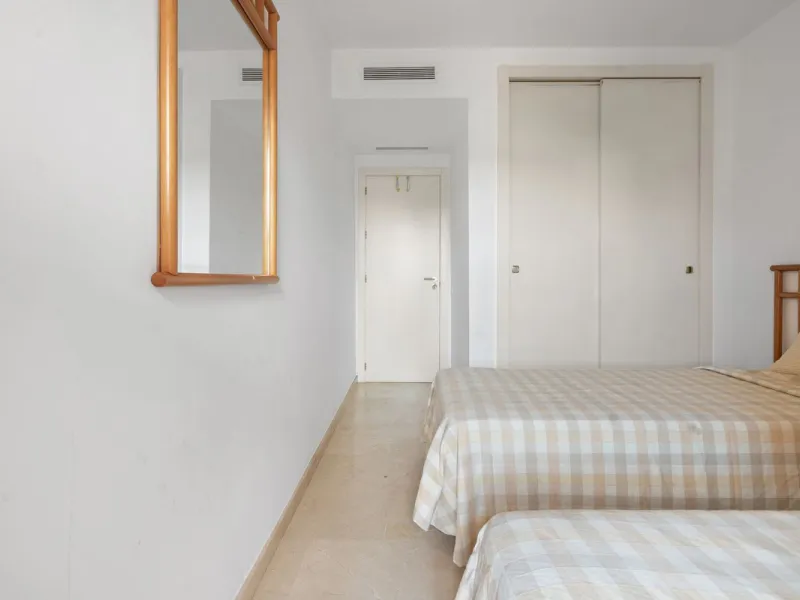 Apartment - Middle Floor Apartment в продаже в Manilva, Málaga. В доме 3 спален и 2 ванных комнат. Площадь дома 110 м²