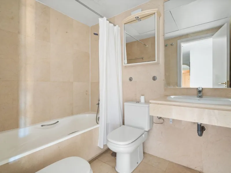 Apartment - Middle Floor Apartment в продаже в Manilva, Málaga. В доме 3 спален и 2 ванных комнат. Площадь дома 110 м²