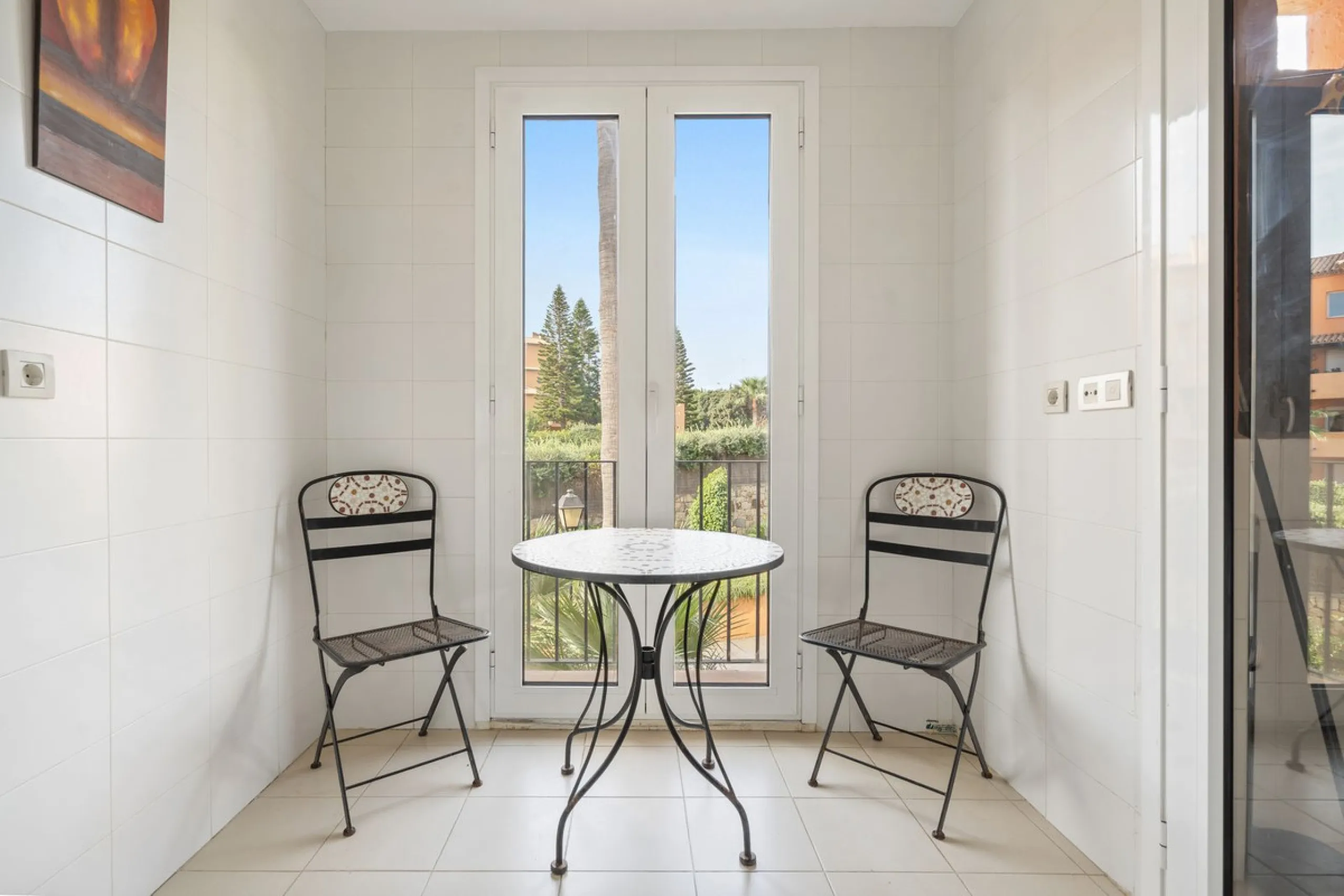 Apartment - Middle Floor Apartment в продаже в Manilva, Málaga. В доме 3 спален и 2 ванных комнат. Площадь дома 110 м²