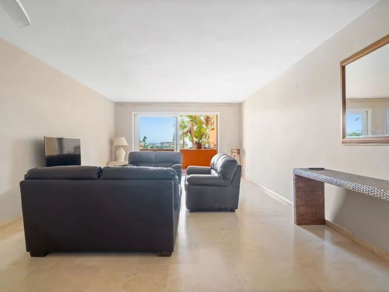 Apartment - Middle Floor Apartment в продаже в Manilva, Málaga. В доме 3 спален и 2 ванных комнат. Площадь дома 110 м²