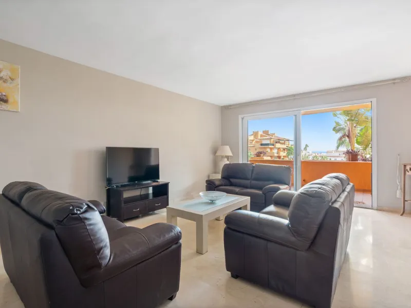 Apartment - Middle Floor Apartment в продаже в Manilva, Málaga. В доме 3 спален и 2 ванных комнат. Площадь дома 110 м²