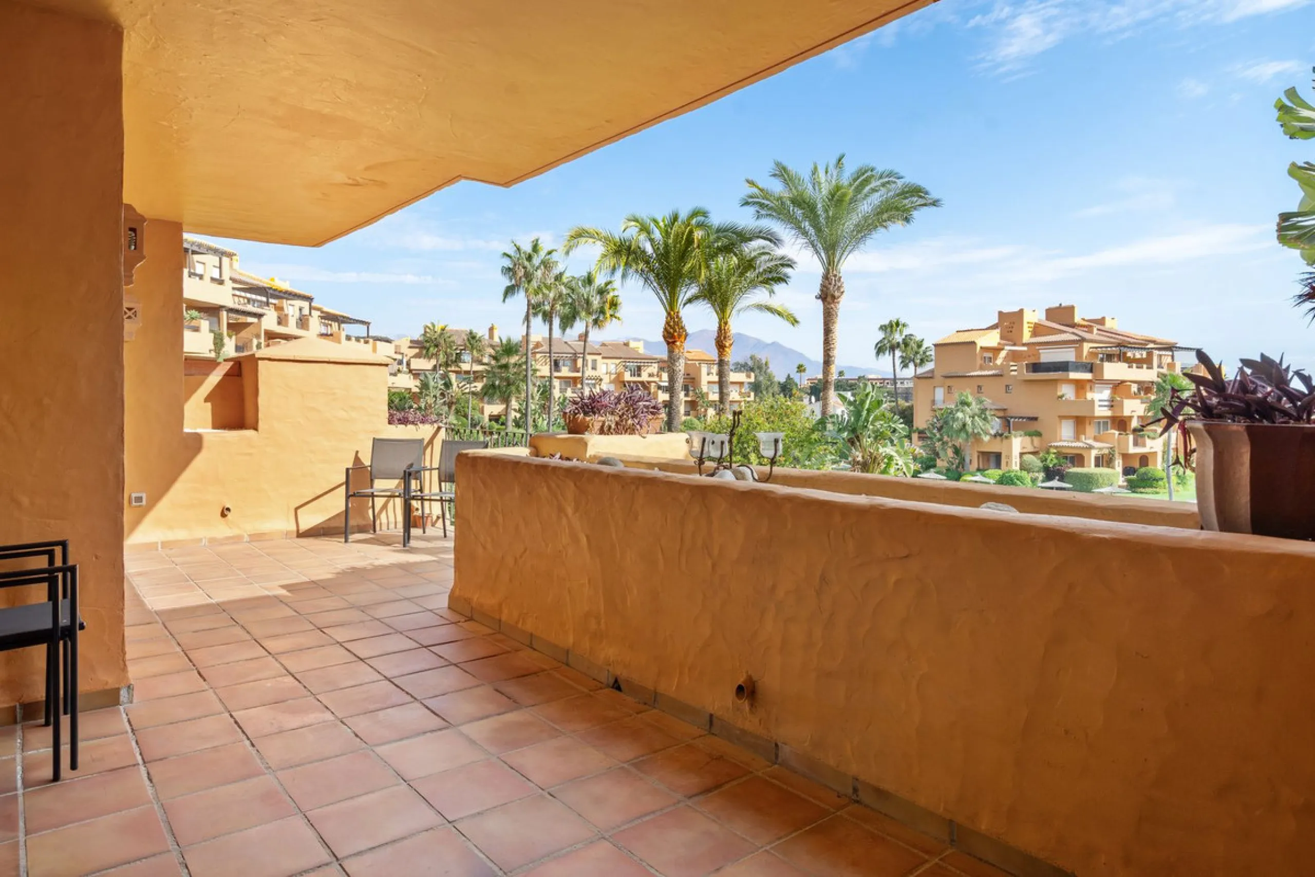 Apartment - Middle Floor Apartment в продаже в Manilva, Málaga. В доме 3 спален и 2 ванных комнат. Площадь дома 110 м²