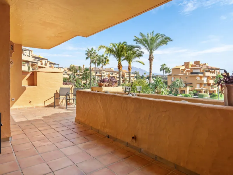 Apartment - Middle Floor Apartment в продаже в Manilva, Málaga. В доме 3 спален и 2 ванных комнат. Площадь дома 110 м²
