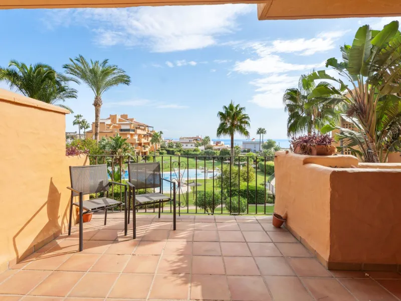 Apartment - Middle Floor Apartment в продаже в Manilva, Málaga. В доме 3 спален и 2 ванных комнат. Площадь дома 110 м²