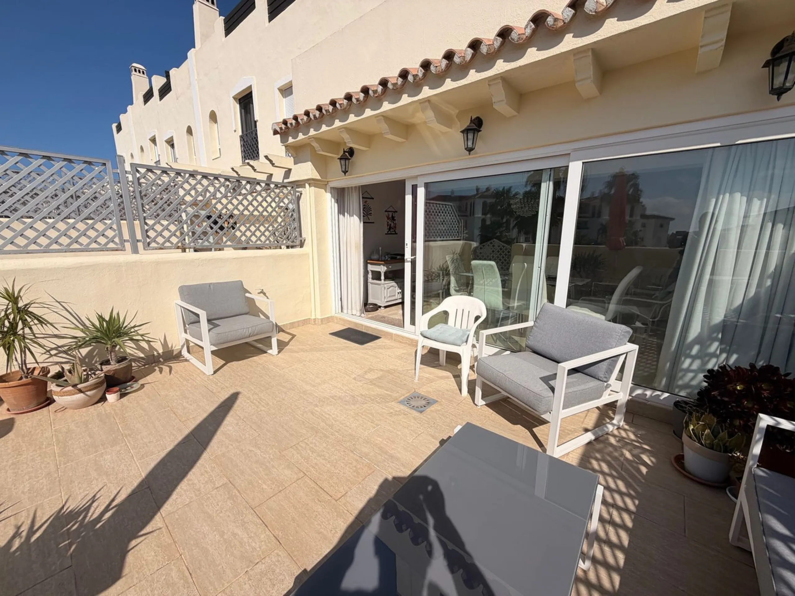House - Townhouse в продаже в Mijas, Málaga. В доме 4 спален и 3 ванных комнат. Площадь дома 170 м²
